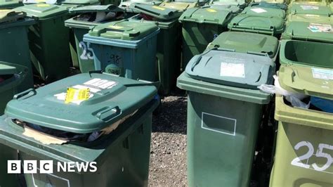 Kirklees Council seizes 1,300 green bins in recycling drive - BBC News