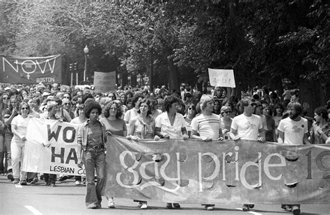 27 Powerful Pictures From The History Of LGBTQ Protests - STATIONGOSSIP