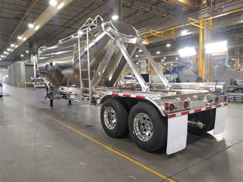 2024 Polar 940 Cu Ft 2 Hopper Dry Bulk / Pneumatic Tank Trailer For ...