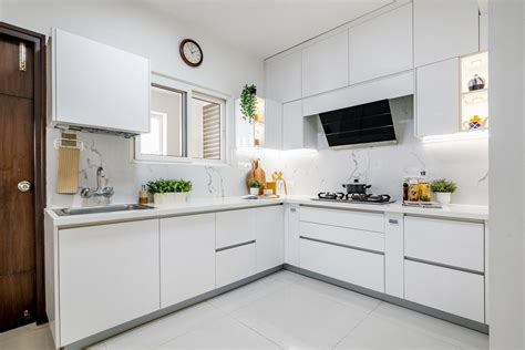 Contemporary L-Shaped Kitchen Design with Frosty White Cabinets - 11x10 ...