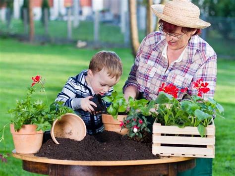 10 Best Garden Gifts for Grandma