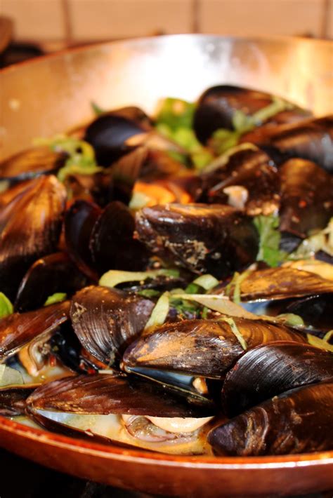 Domestic Divas Blog: Special Beer Pairing: Thai-Style Steamed Mussels ...