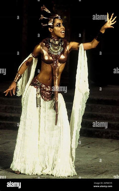 AALIYAH, QUEEN OF THE DAMNED, 2002 Stock Photo - Alamy