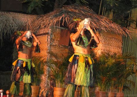 Royal Lahaina Luau Review - Insider Advice From a Maui Expert