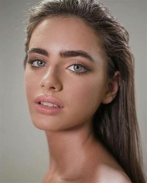 √ Yael Shelbia : Israeli model Yael Shelbia breaks internet with her ...