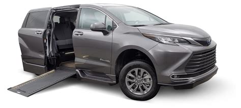 Toyota Sienna Wheelchair Van - BraunAbility Power In-Floor