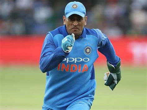 M.S Dhoni Biography, Height, Age, Weight, Birthdate & Other - Today ...