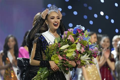 Miss USA R’Bonney Gabriel crowned Miss Universe 2022