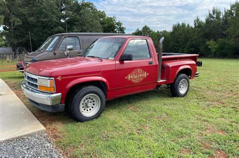 The Dodge Li’l Red Express Truck Tried To Make A Comeback In The 1990s ...