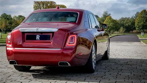 Rolls-Royce Red Phantom Has Tiny Crystal Particles In Its Paint