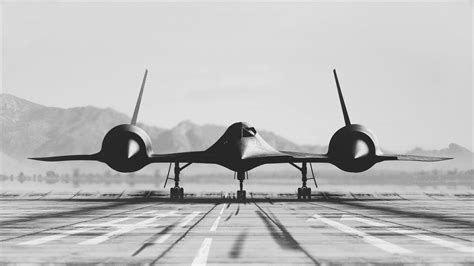 Lockheed SR-71 Blackbird HD Wallpaper: A Military Icon