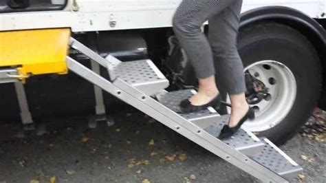 Retractable Truck Steps for Lifted Running Boards