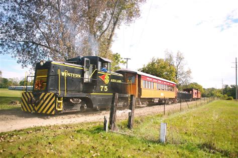 Take This Fall Foliage Train Ride Through Michigan For A One-Of-A-Kind ...