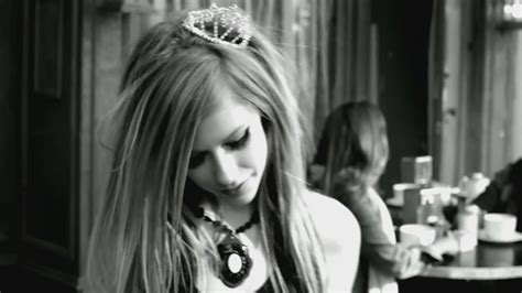 Smile {Music Video} - Avril Lavigne Photo (38792210) - Fanpop