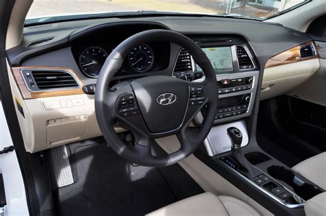 Road Test Review - 2015 Hyundai Sonata - INTERIOR Focus - 2.4L Limited 29