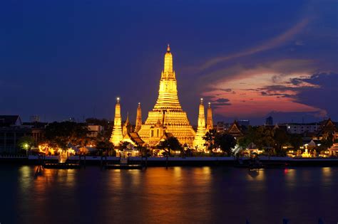 Hello Backpack: Thailand: Wat Arun The Temple of Dawn in Bangkok