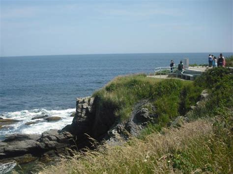 Newport Cliff Walk - Explore the breathtaking views on this world ...