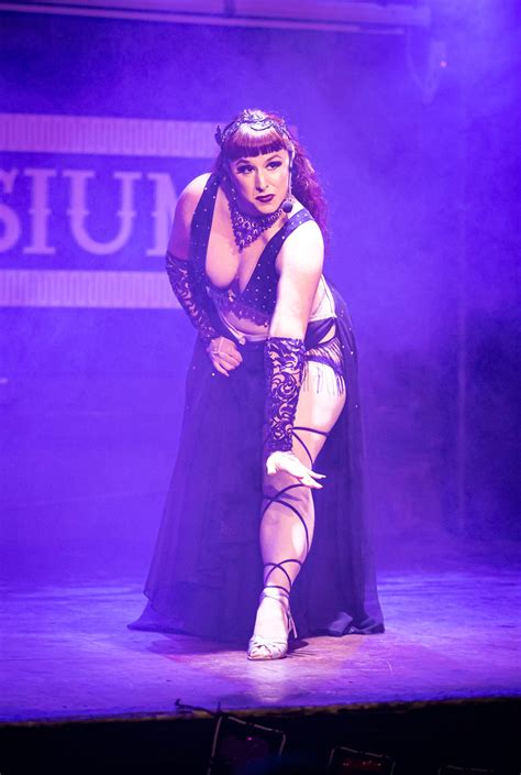 Live Burlesque Shows in Austin - Photos from Amelie Ahmose