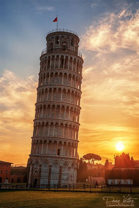 Leaning Tower of Pisa in the golden light | Leaning tower of pisa, Pisa ...