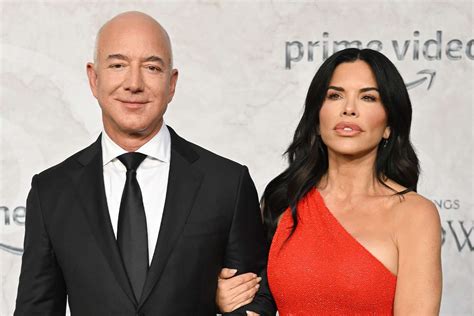 Jeff Bezos and Lauren Sánchez Aren’t ‘Planning the Wedding Yet': Source