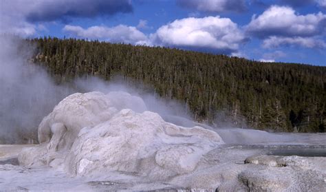 Around 800 Years Ago, Yellowstone's Old Faithful Stopped Erupting ...