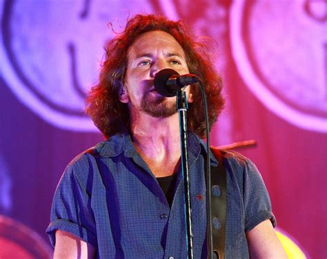 Eddie Vedder throws first pitch at Cubs game, sings "Take Me Out to the ...