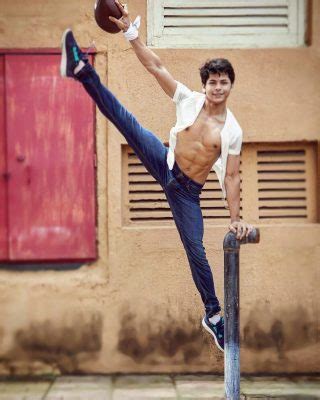 Pics Of Siddharth Nigam: His Abs Will Make You Forget Everything Else!