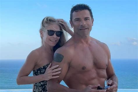 Kelly Ripa and Mark Consuelos Flaunt Their Winter Beach Bods ...