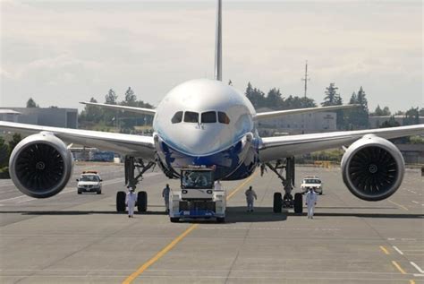 13 Years Ago Boeing Unveiled The 787 Dreamliner - Simple Flying