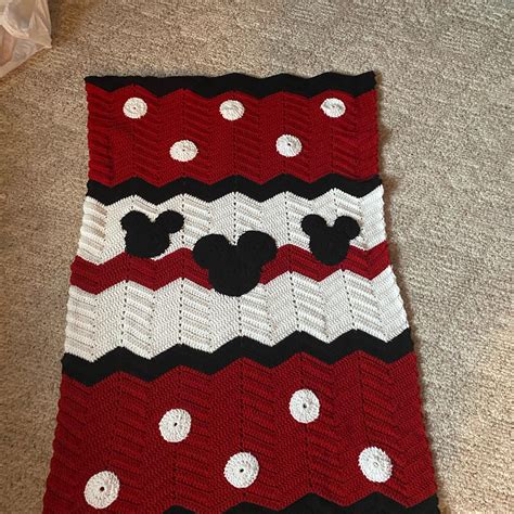 Finished crib blanket. Found a pic on Pinterest but couldn’t find ...