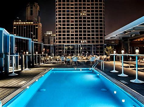 14 Hotels with Rooftop Pool in Chicago - Isa's Guide 2023