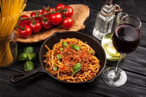 Top 5 wine pairings with Spaghetti Bolognese - Wine & More