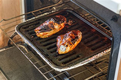 How to Broil Chicken in the Oven | Livestrong.com | Broiled chicken ...