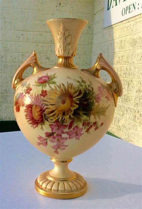 Antiques Atlas - Large Antique Royal Worcester Blush Ivory Vase.