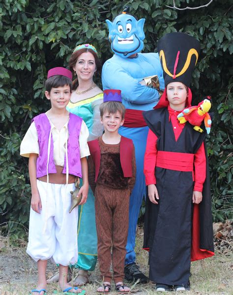 Aladdin Family Costumes | Family costumes, Family halloween costumes ...