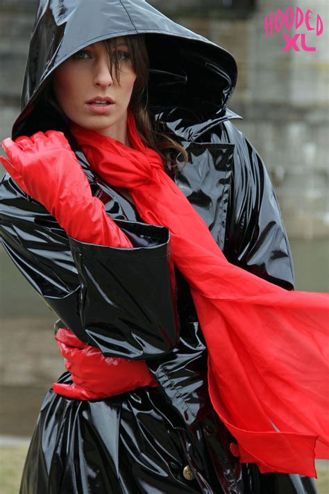 shiny black vinyl raincoat red gloves #Raincoat | Regenmode ...