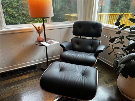 Eames Lounge Chair Replica: The Iconic Chair Review - Modern Dens