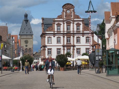 Die Altstadt von Speyer, ideal für eine Radlerpause | Speyer, Germany ...