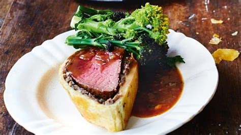 Jamie Oliver's Cracking Christmas: Beef Wellington | CBC Life | Recipe ...