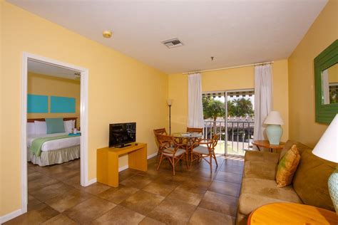 Hotel Rooms in Naples Florida | Naples Garden Inn