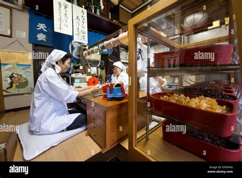 food market in Tokyo Stock Photo - Alamy