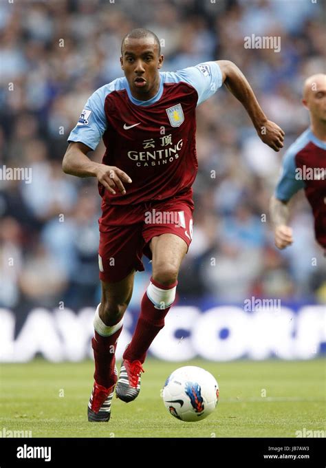 FABIAN DELPH ASTON VILLA FC ETHIAD STADIUM MANCHESTER ENGLAND 15 ...