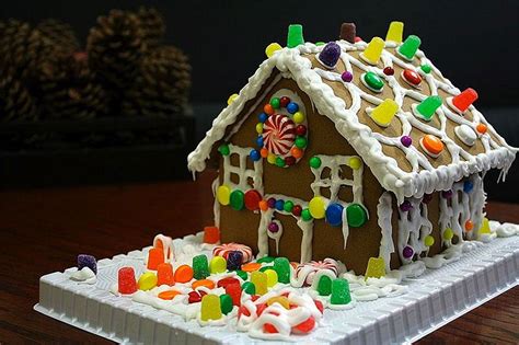 40+ Spectacular Gingerbread Houses | Art & Home