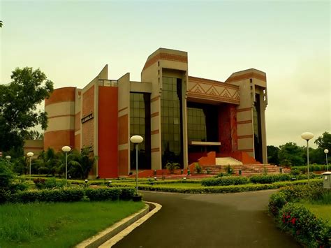 All About IIM Calcutta, One Of The Best B-Schools In The Country