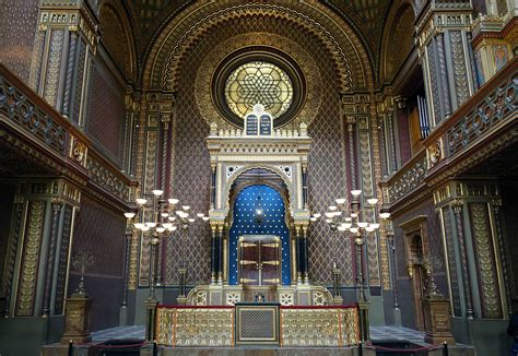 The Altneuschul, Prague: Medieval Jewish Synagogue Architecture