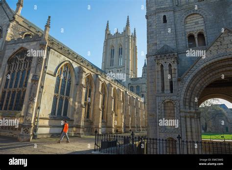 Cathedral Bury St Edmunds, view of St Edmundsbury Cathedral with (right ...