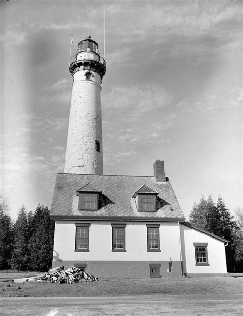 Pictures 1 Presque Isle Light Station (Light House), Presque Isle Michigan