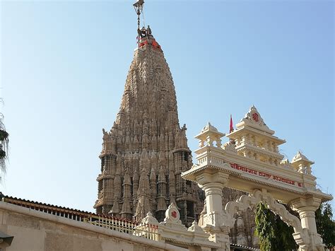 Dwarkadhish Temple, Dwarka | Hinduism, Temple, Hallgrímskirkja