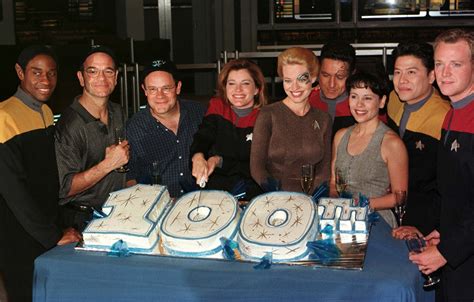 Voyager Cast celebrates their 100th episode | Star trek crew, Star trek ...