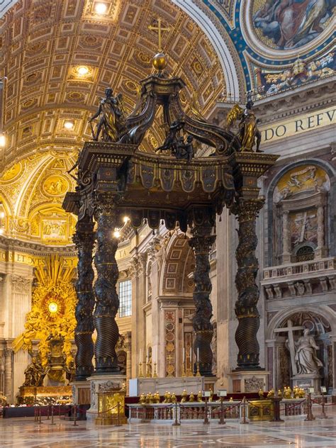 Altar mayor de San Pedro de Roma, en posición central y bajo el ...